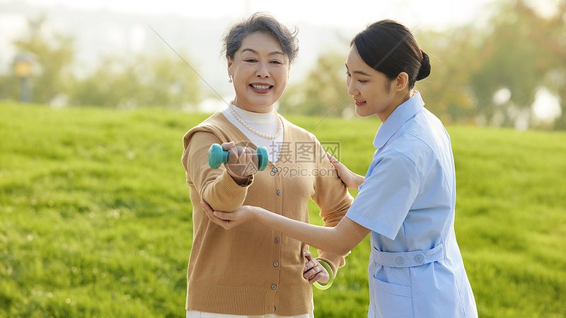 老年人助餐补贴2025：解读政策背后的厂家加盟机遇**