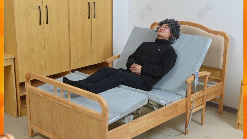 高端陪护服务的质量很大程度上取决于照护人员的专业水平。对比时，要关注以下几点：
