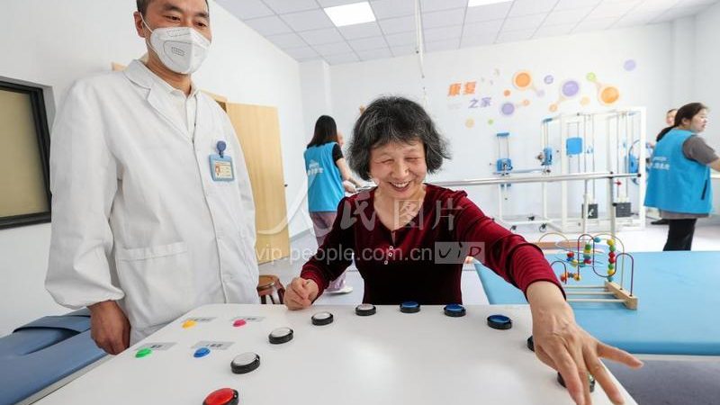 老年助餐中央厨房：如何打造安全高效的餐饮服务**