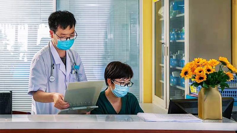 广州照顾老人护工费用：揭秘影响价格的关键因素**